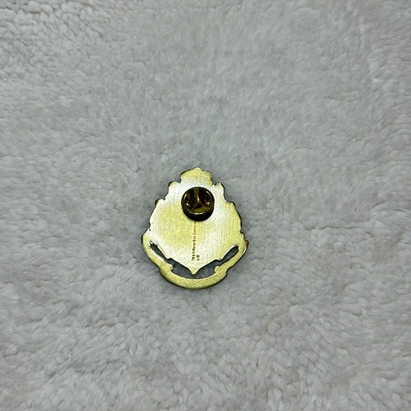 Harry Potter Gift Hogwarts Pin / Badge - All 4 Houses - Picture 2 of 7